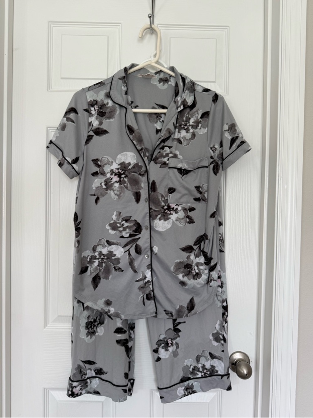 Secret Treasures gray&black flowered pajama set